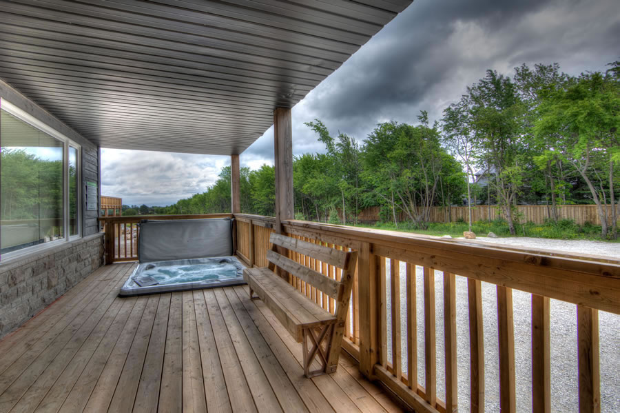 Outdoor deck and hottub a13