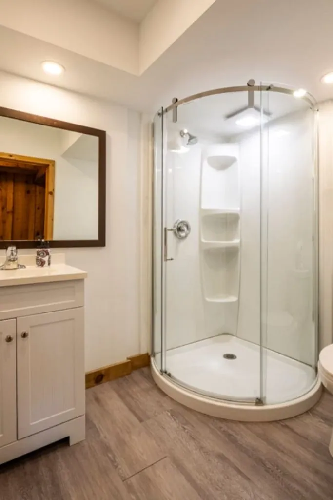 4 bedroom Cottage - Private Beach Access - Walk to Blue Mountain Village_3