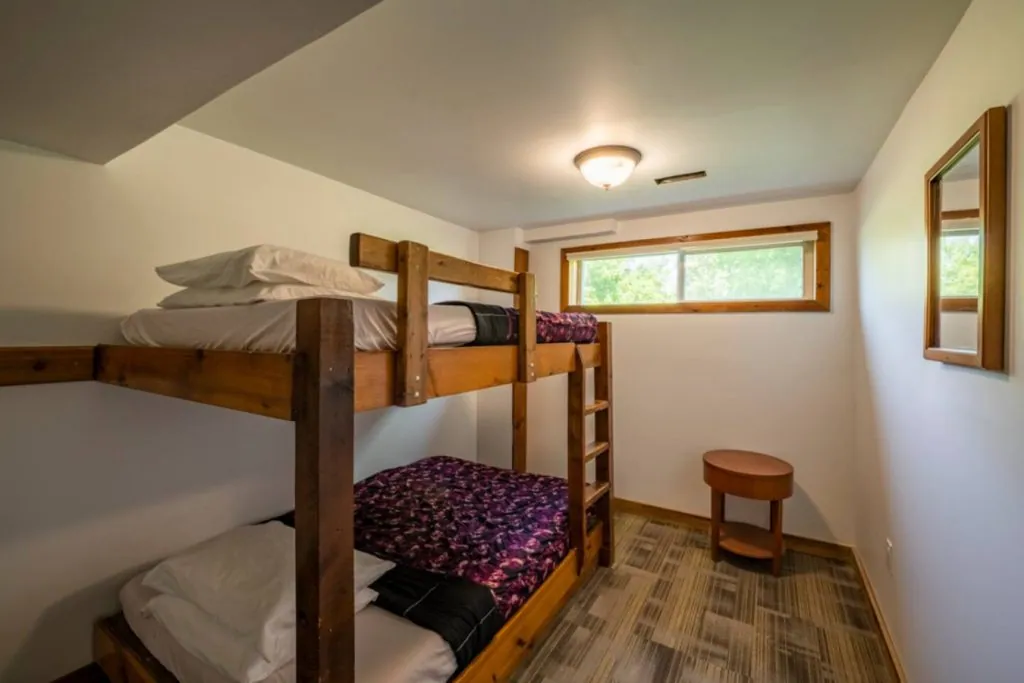 6 BR Blue Mountain Cottage - Private Beach - Hot Tub, Sauna, Ping Pong Table #52L_13
