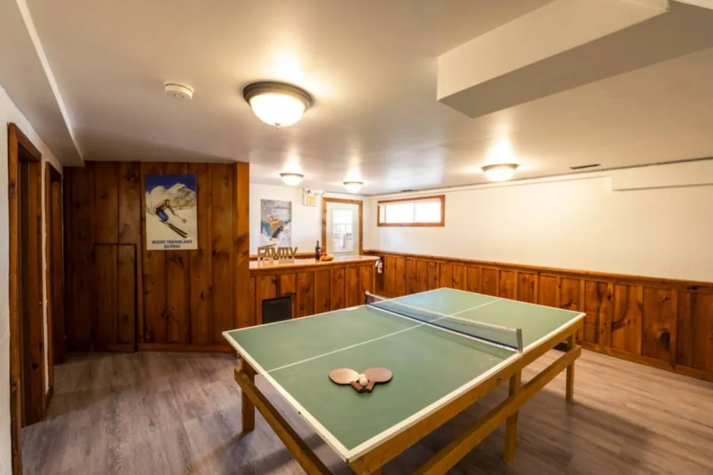 6 BR Blue Mountain Cottage - Private Beach - Hot Tub, Sauna, Ping Pong Table #52L_19