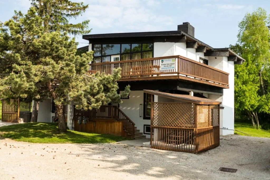 6 BR Blue Mountain Cottage - Private Beach - Hot Tub, Sauna, Ping Pong Table #52L_3