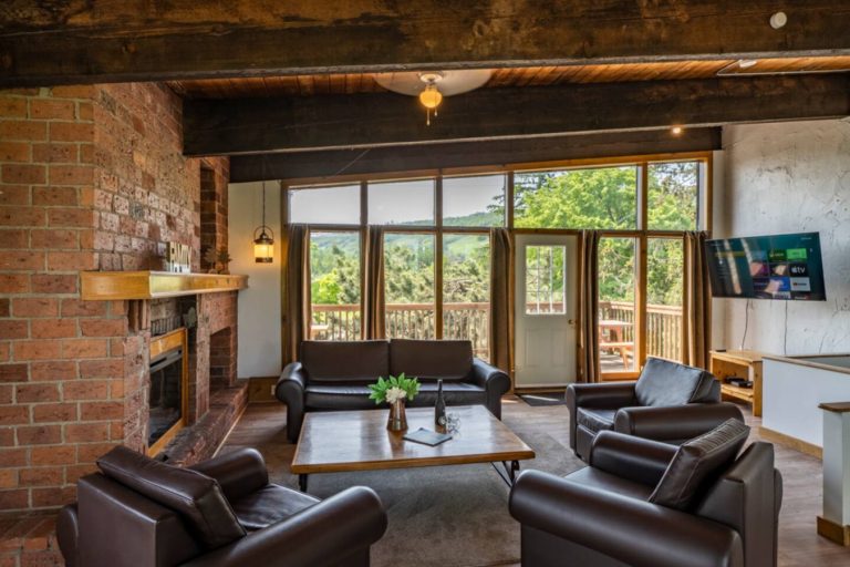 6 BR Blue Mountain Cottage - Private Beach - Hot Tub, Sauna, Ping Pong Table #52L_50