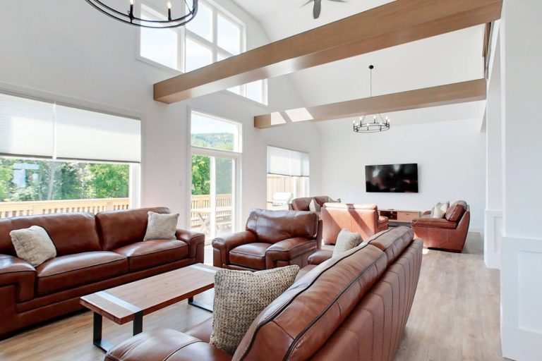 7 bdrm Blue Mountain Luxury Chalet - 6.5 bath - Hot Tub_14