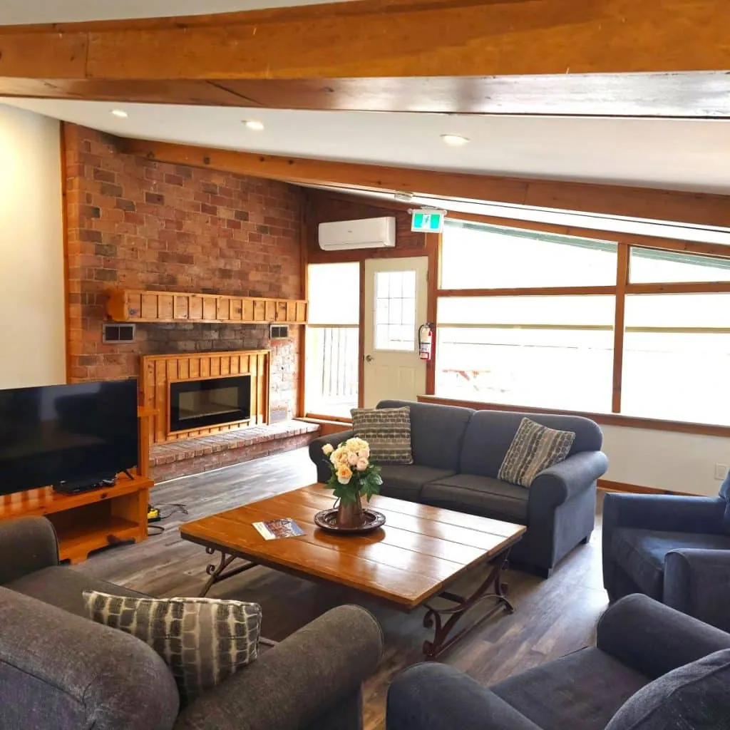 FO1 LIVING AREA
