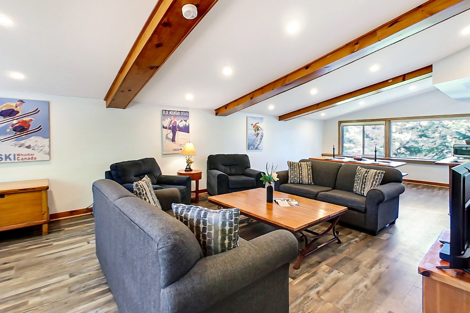 4 bedroom Cottage - Private Beach Access - Walk to Blue Mountain Village - #FO1
