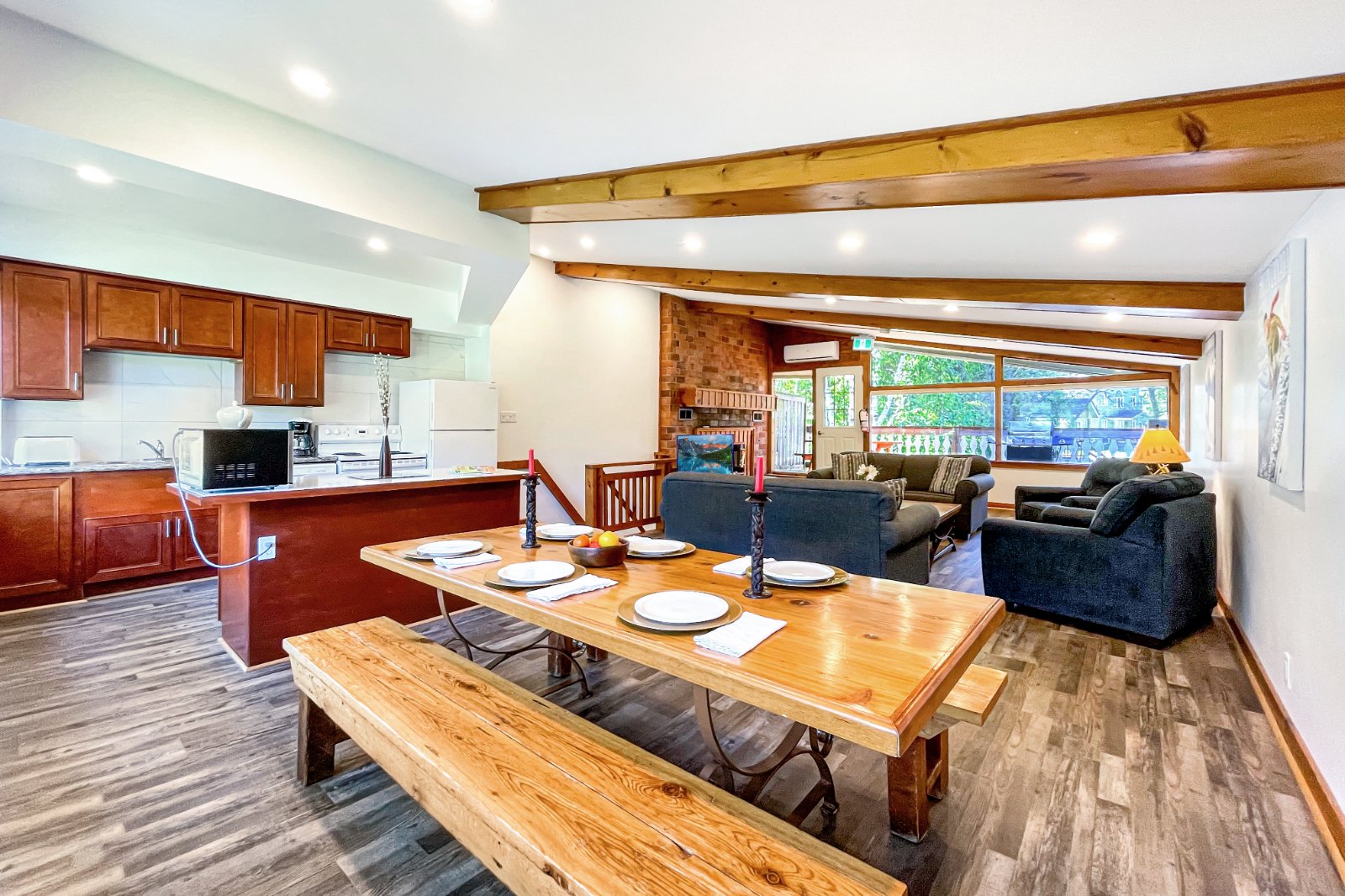 4 bedroom Cottage - Private Beach Access - Walk to Blue Mountain Village - #FO1