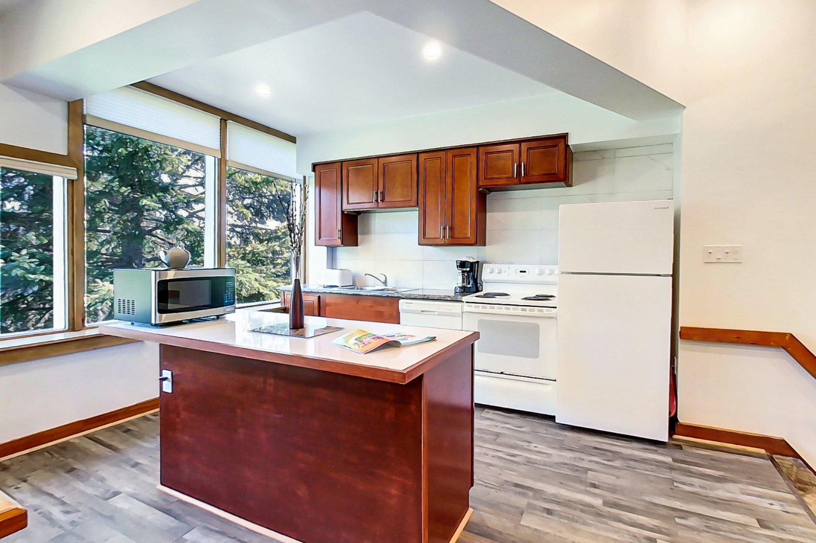 4 bedroom Cottage - Private Beach Access - Walk to Blue Mountain Village - #FO1