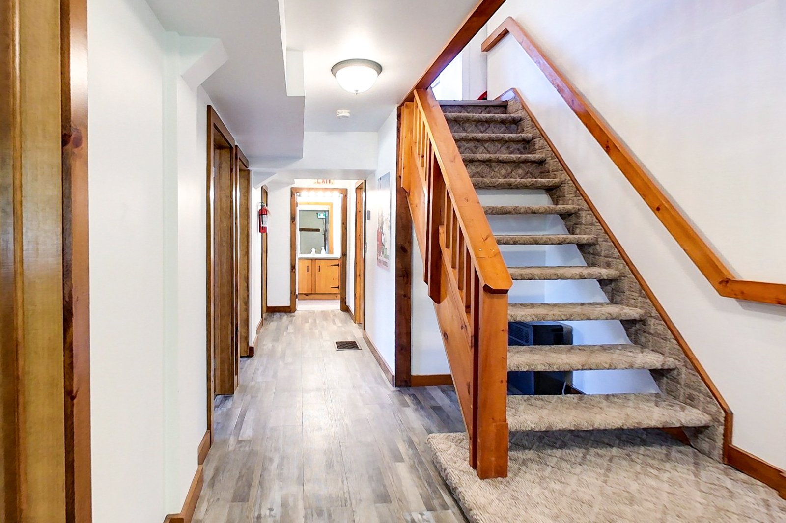 4 bedroom Cottage - Private Beach Access - Walk to Blue Mountain Village - #FO1