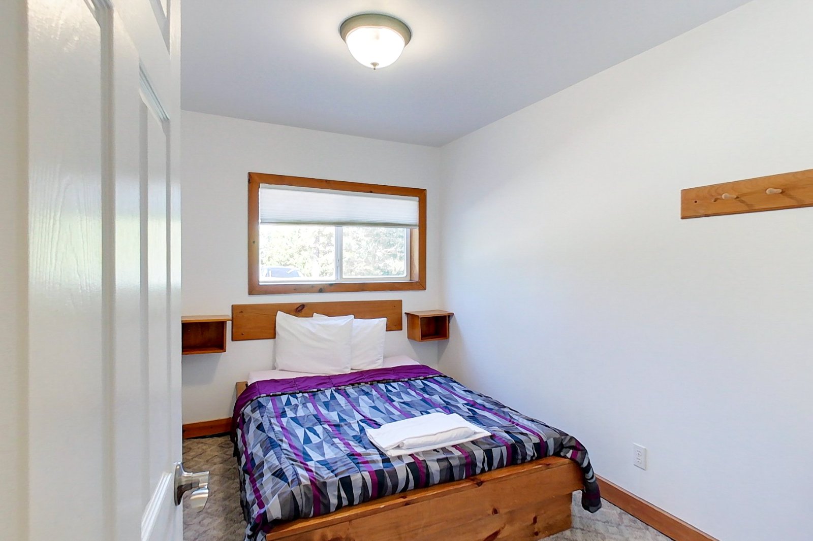 4 bedroom Cottage - Private Beach Access - Walk to Blue Mountain Village - #FO1