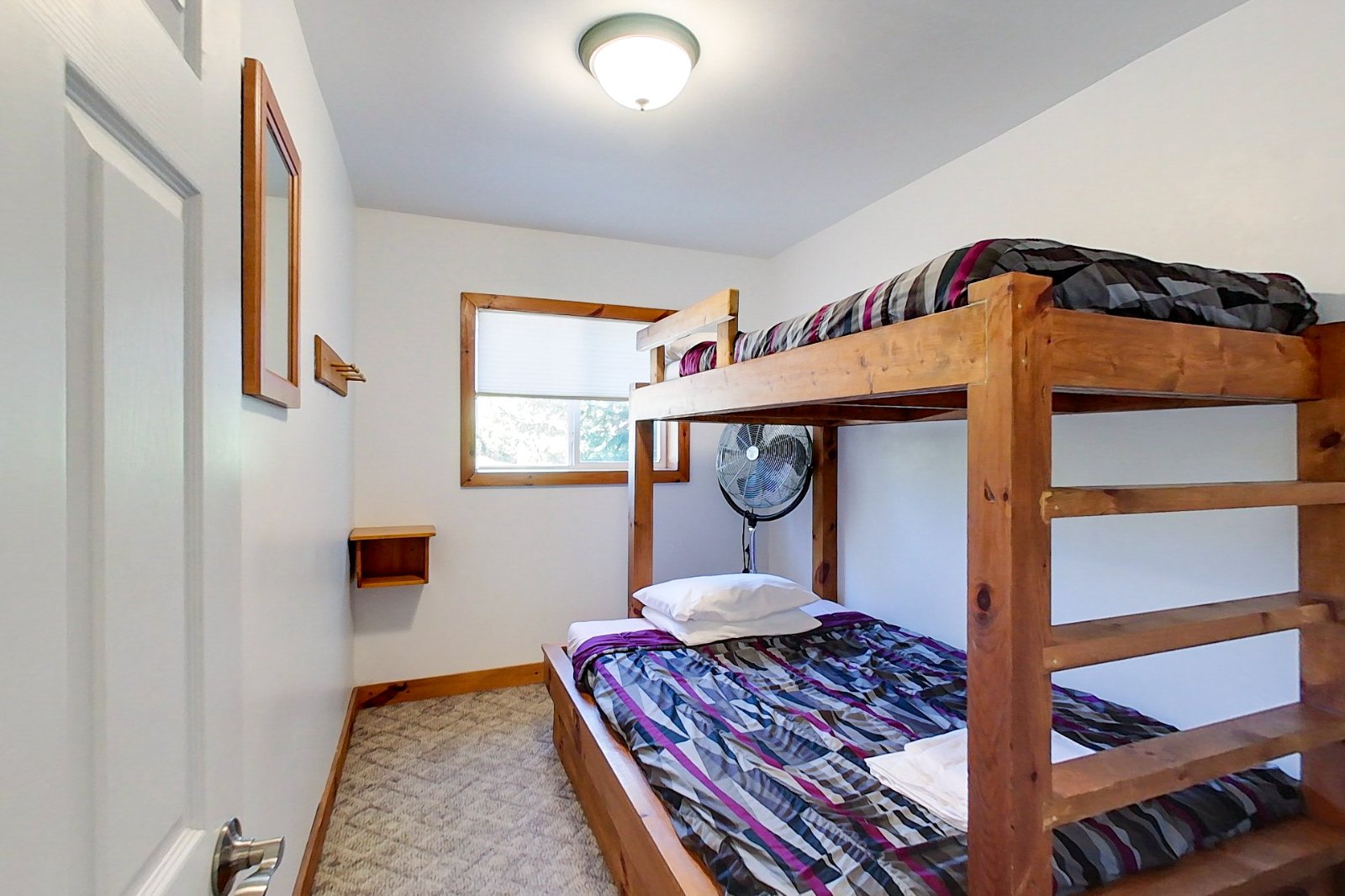 4 bedroom Cottage - Private Beach Access - Walk to Blue Mountain Village - #FO1