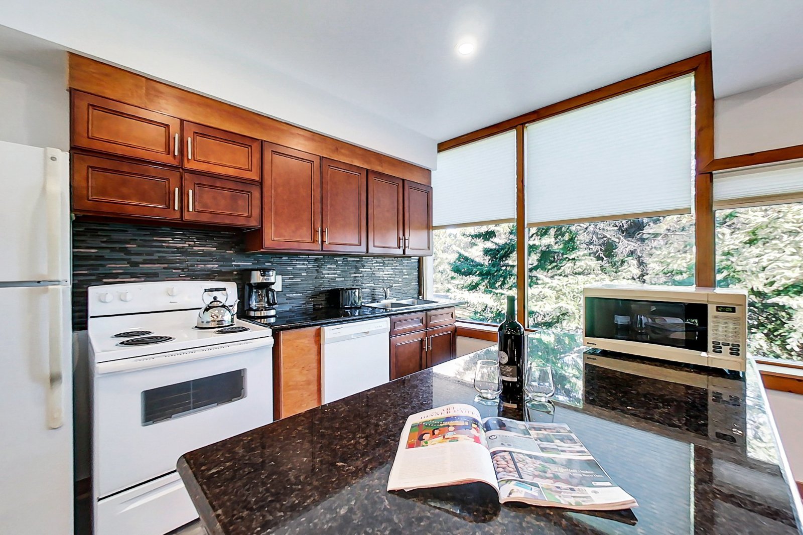4 bedroom Cottage - Private Beach Access - Walk to Blue Mountain Village - #FO2