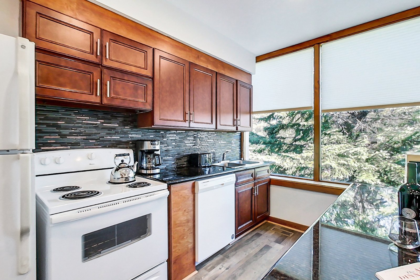4 bedroom Cottage - Private Beach Access - Walk to Blue Mountain Village - #FO2