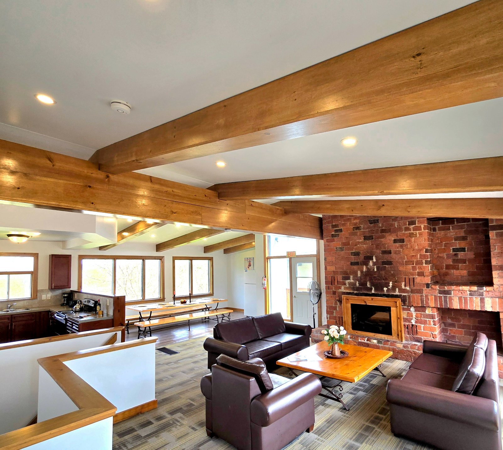 6 bdrm Blue Mountain Cottage - Private Beach - Hot Tub - Sauna, Ping Pong Table - #52L