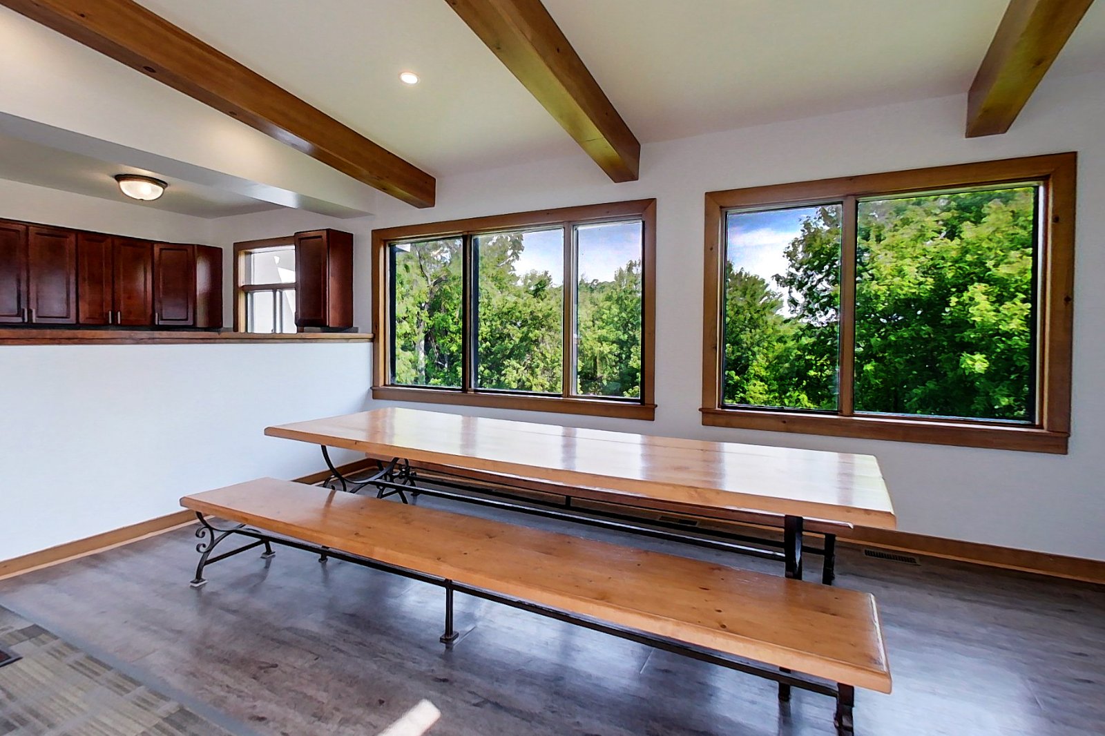 6 bdrm Blue Mountain Cottage - Private Beach - Hot Tub - Sauna, Ping Pong Table - #53L