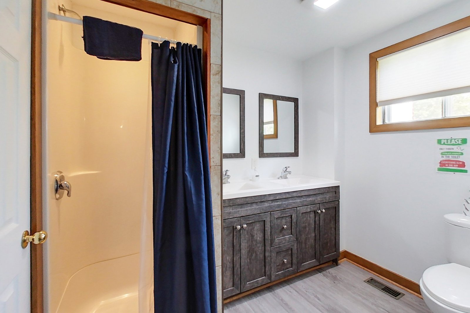 6 bdrm Blue Mountain Cottage - Private Beach - Hot Tub - Sauna, Ping Pong Table - #53L