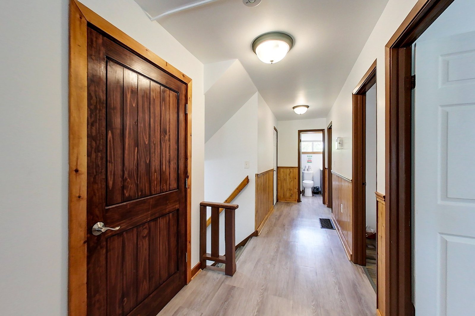 6 bdrm Blue Mountain Cottage - Private Beach - Hot Tub - Sauna, Ping Pong Table - #53L