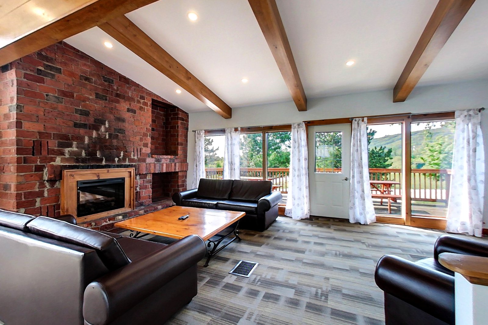 6 bdrm Blue Mountain Cottage - Private Beach - Hot Tub - Sauna, Ping Pong Table - #53R