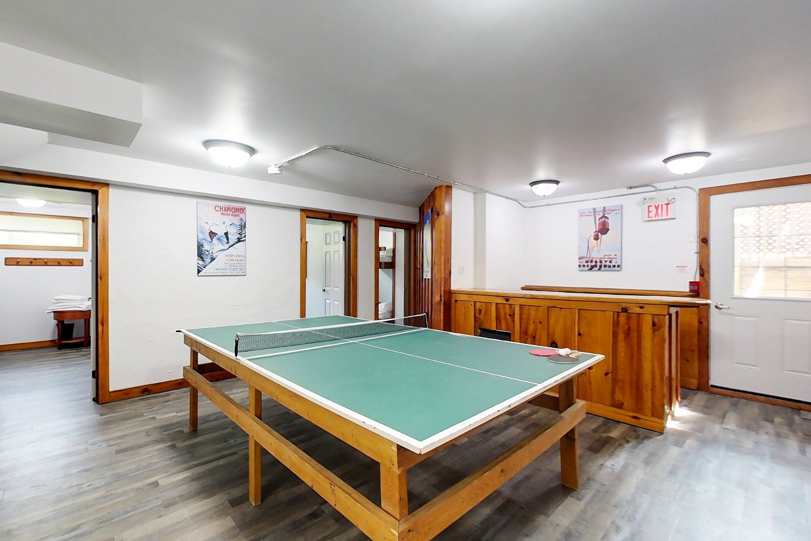6 bdrm Blue Mountain Cottage - Private Beach - Hot Tub - Sauna, Ping Pong Table - #53R