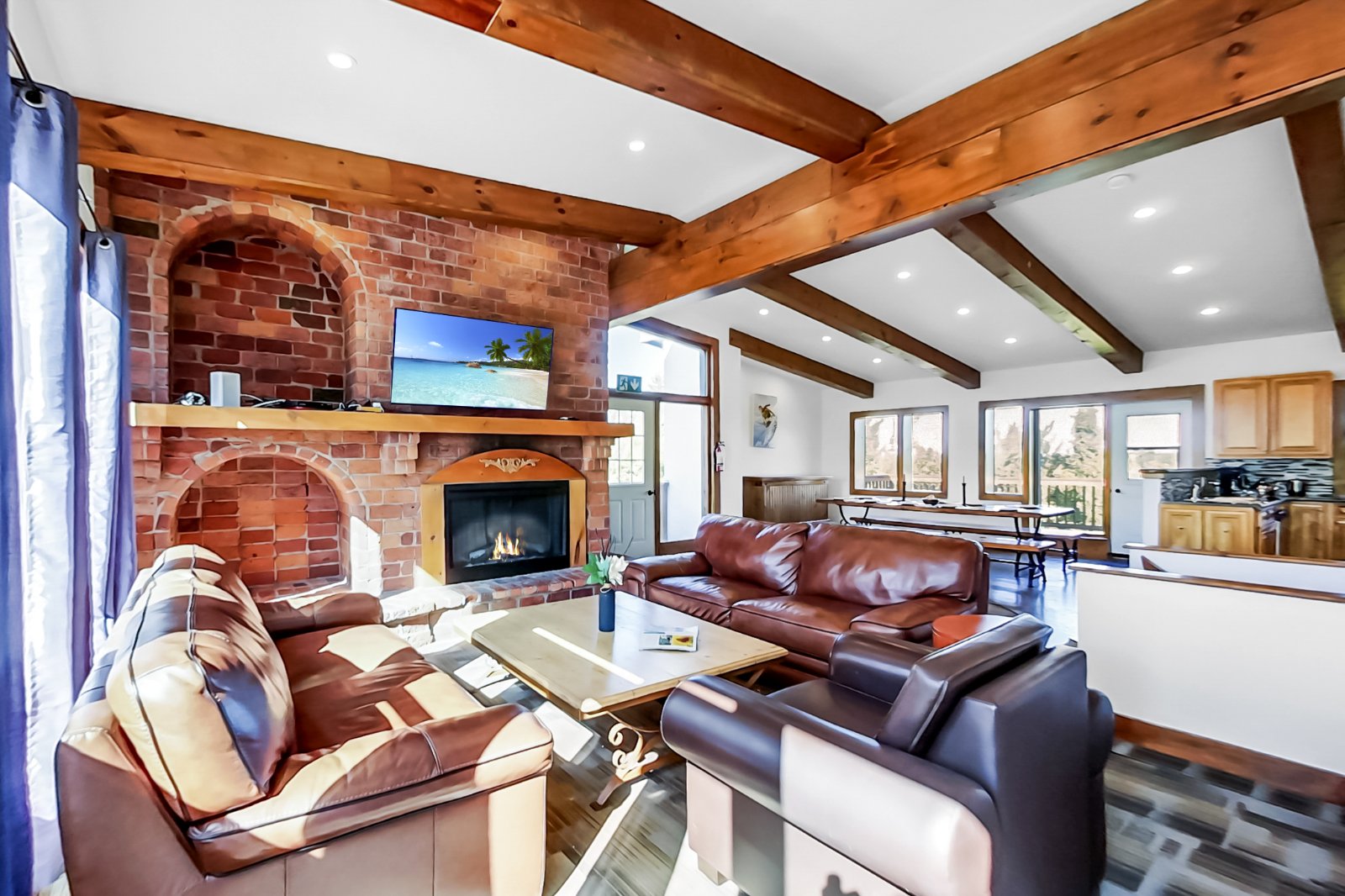 8 bedroom Stand Alone Chalet/Cottage with Hot Tub, sauna, Ping Pong Table at Blue Mountain #54