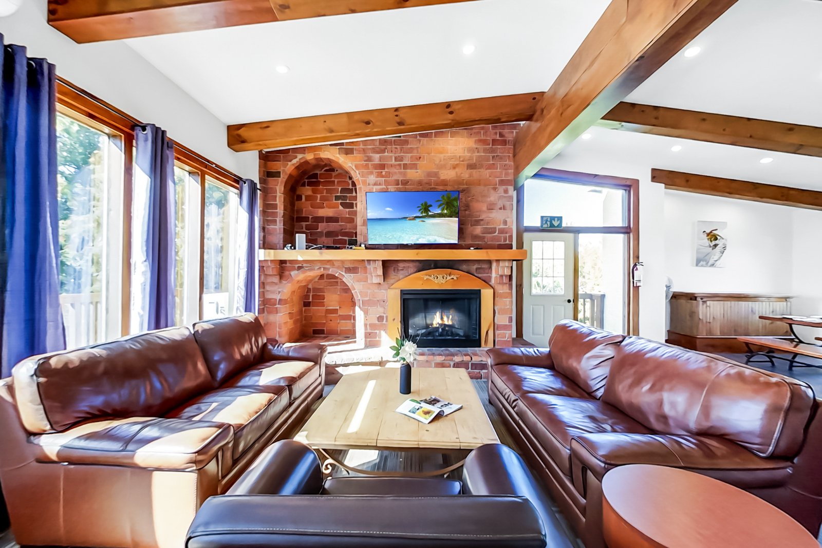 8 bedroom Stand Alone Chalet/Cottage with Hot Tub, sauna, Ping Pong Table at Blue Mountain #54