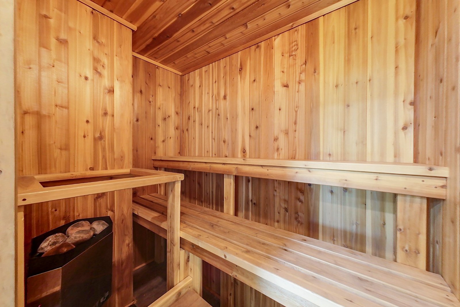 8 bedroom Stand Alone Chalet/Cottage with Hot Tub, sauna, Ping Pong Table at Blue Mountain #54