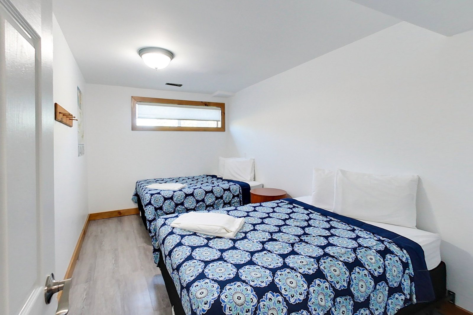 8 bedroom Stand Alone Chalet/Cottage with Hot Tub, sauna, Ping Pong Table at Blue Mountain #54