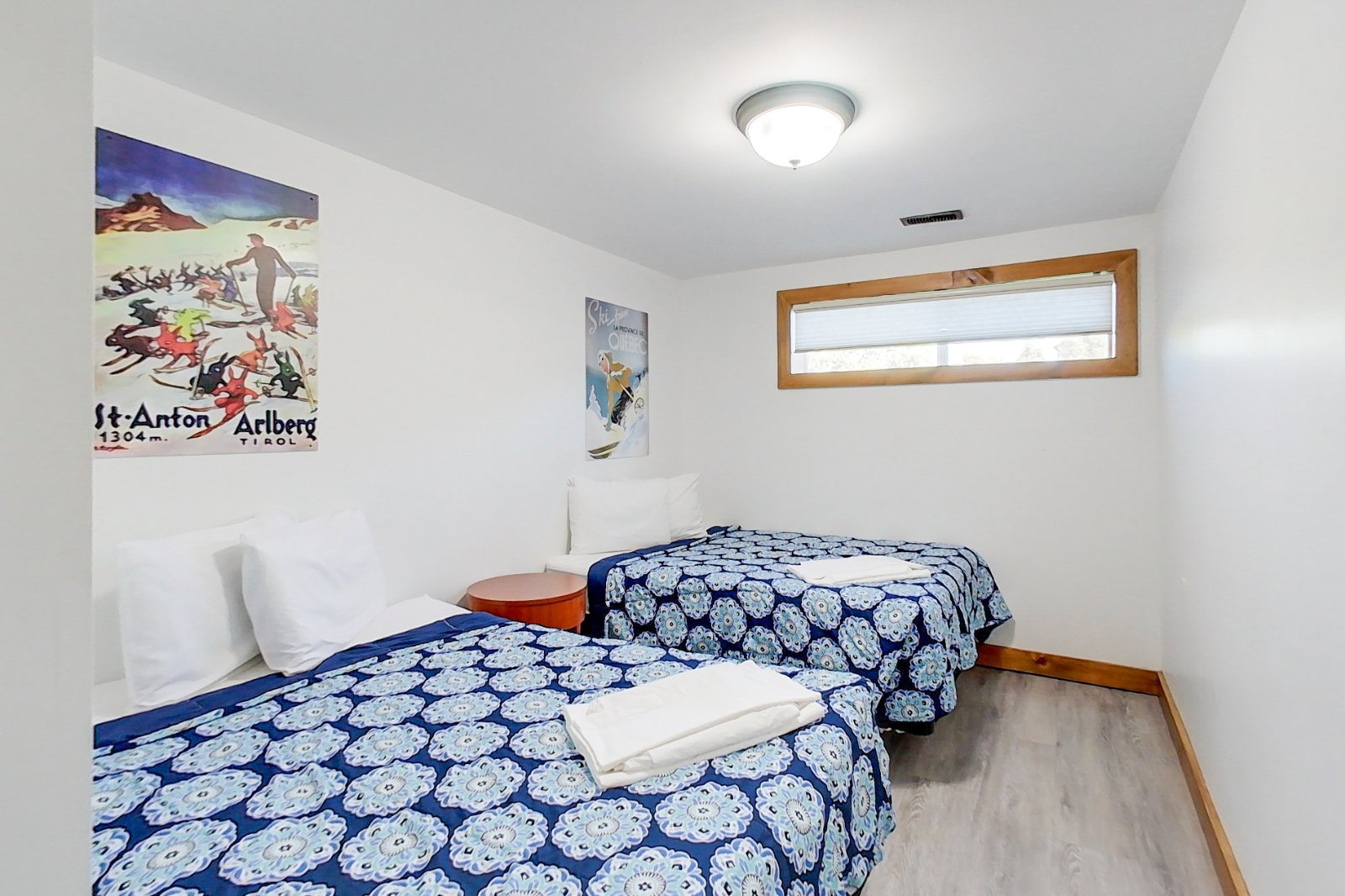 8 bedroom Stand Alone Chalet/Cottage with Hot Tub, sauna, Ping Pong Table at Blue Mountain #54