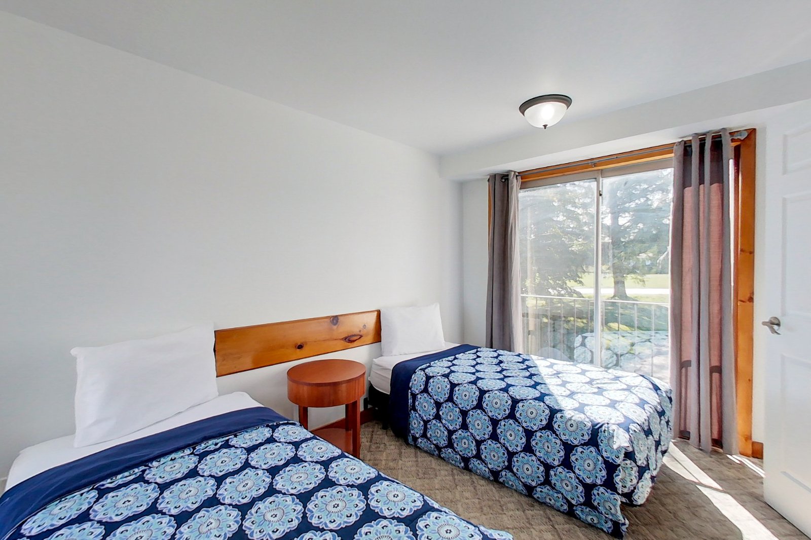 8 bedroom Stand Alone Chalet/Cottage with Hot Tub, sauna, Ping Pong Table at Blue Mountain #54